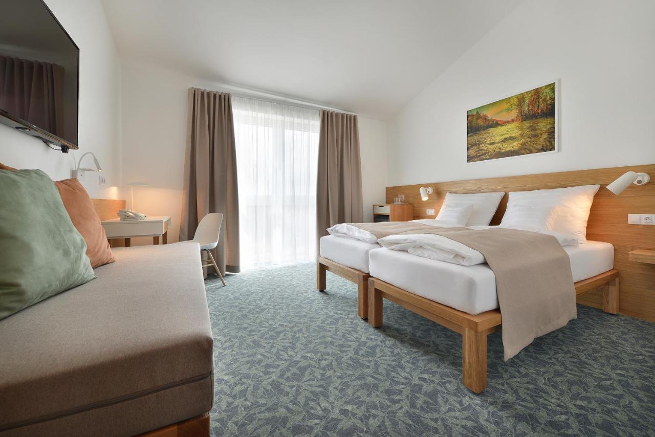 Wellness Hotel Happy Star نانيتسيه المظهر الخارجي الصورة