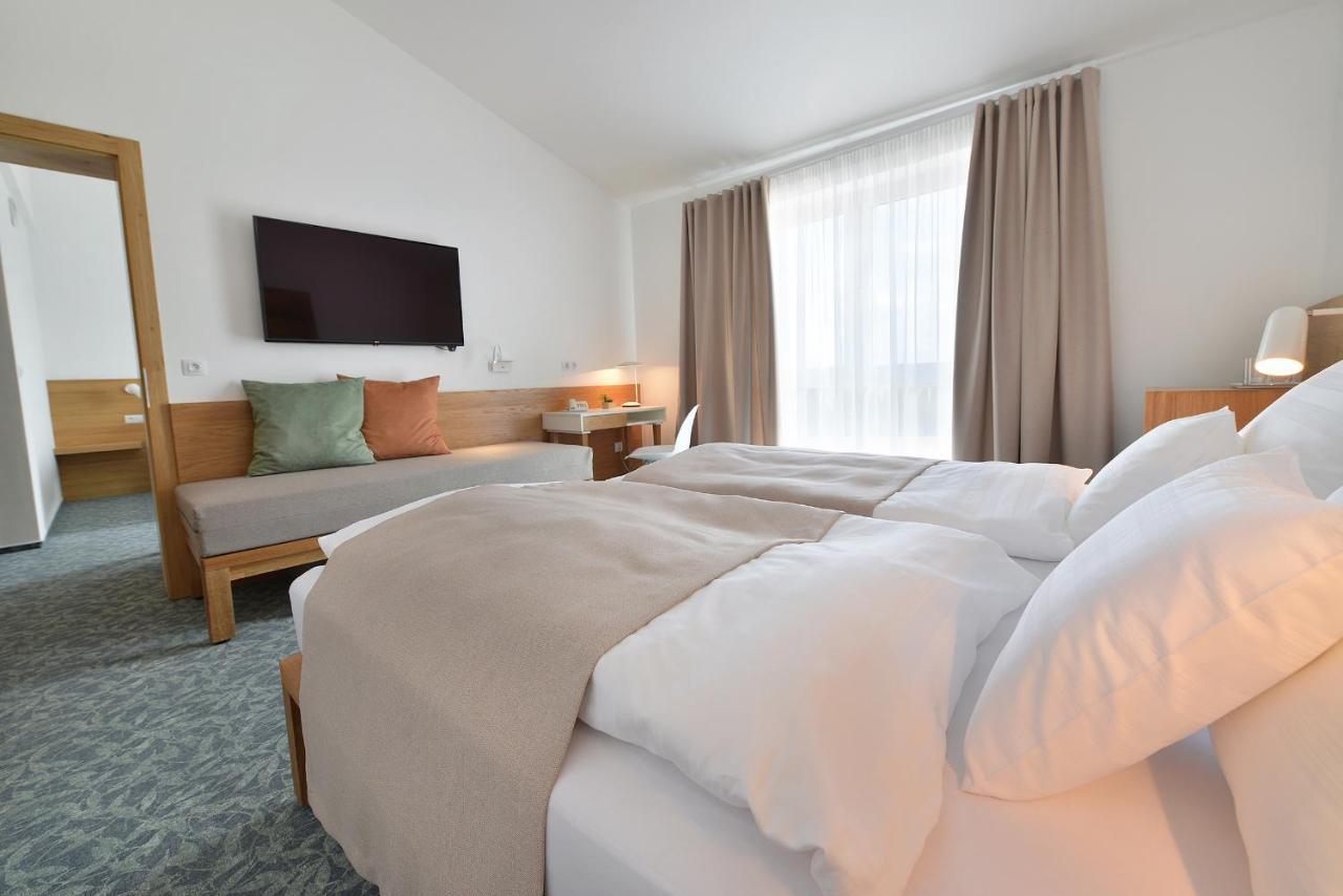 Wellness Hotel Happy Star نانيتسيه المظهر الخارجي الصورة