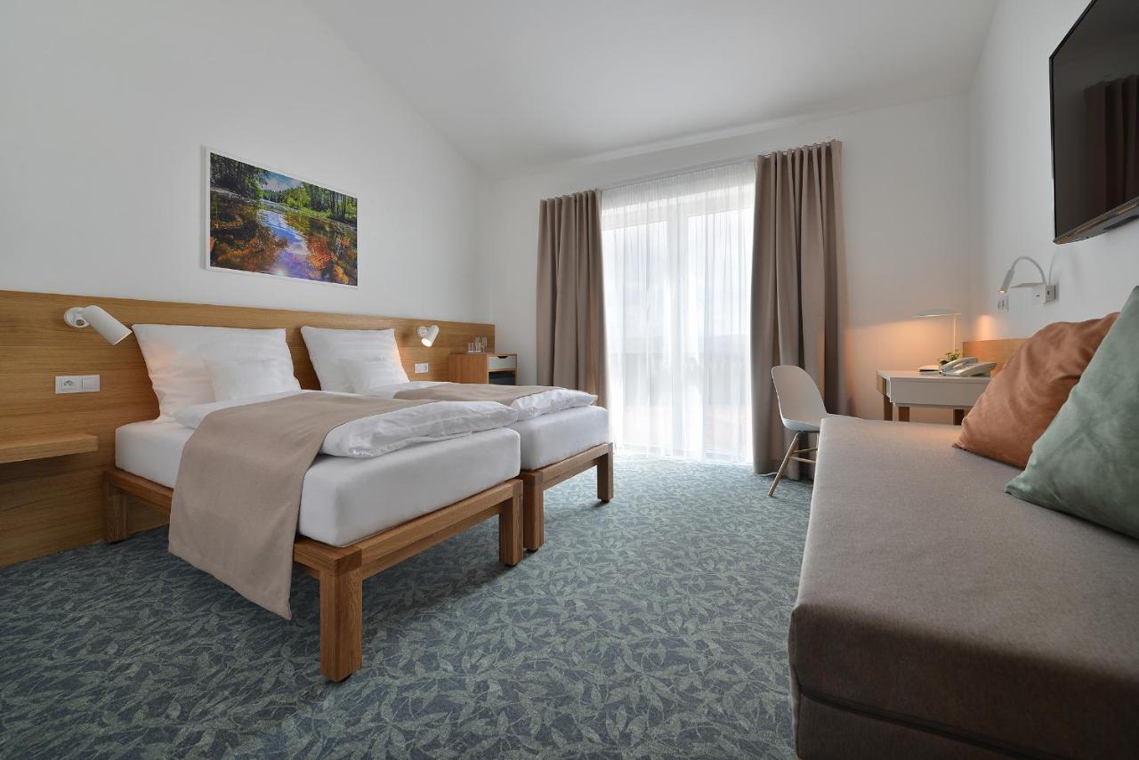Wellness Hotel Happy Star نانيتسيه المظهر الخارجي الصورة