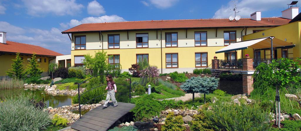 Wellness Hotel Happy Star نانيتسيه المظهر الخارجي الصورة