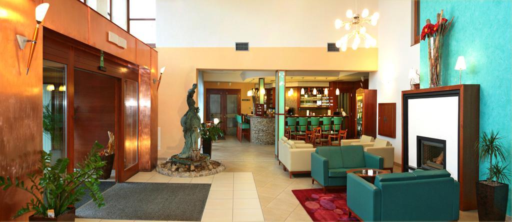 Wellness Hotel Happy Star نانيتسيه المظهر الخارجي الصورة